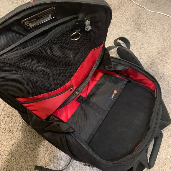 Booq backpack. Perfect for travel - Picture 2 of 4